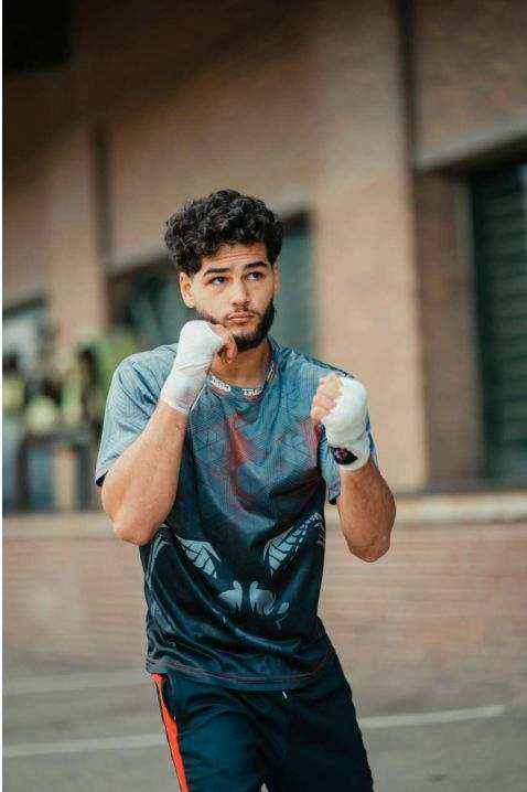 Women boxing coaching session